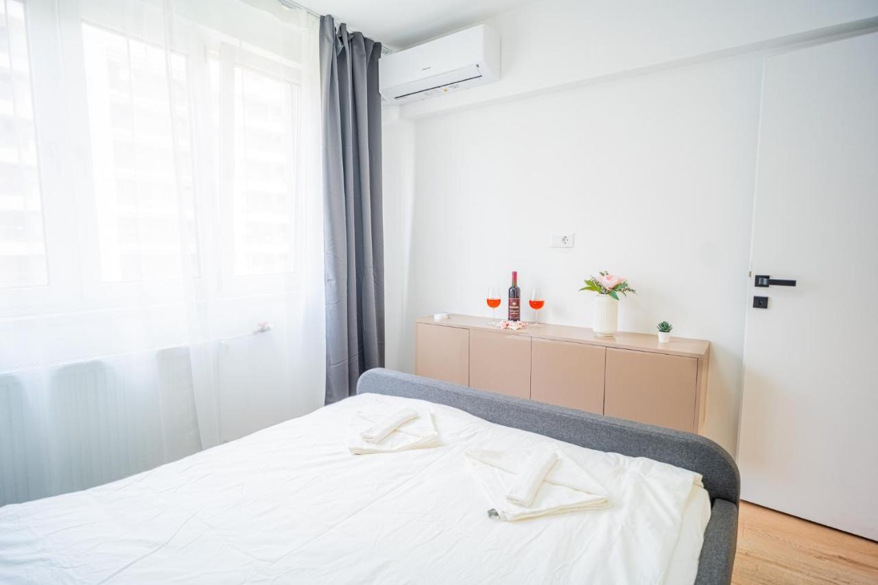 Refreshingly Chic: Newly Renovated 2Br Apartment Bucarest Exterior foto