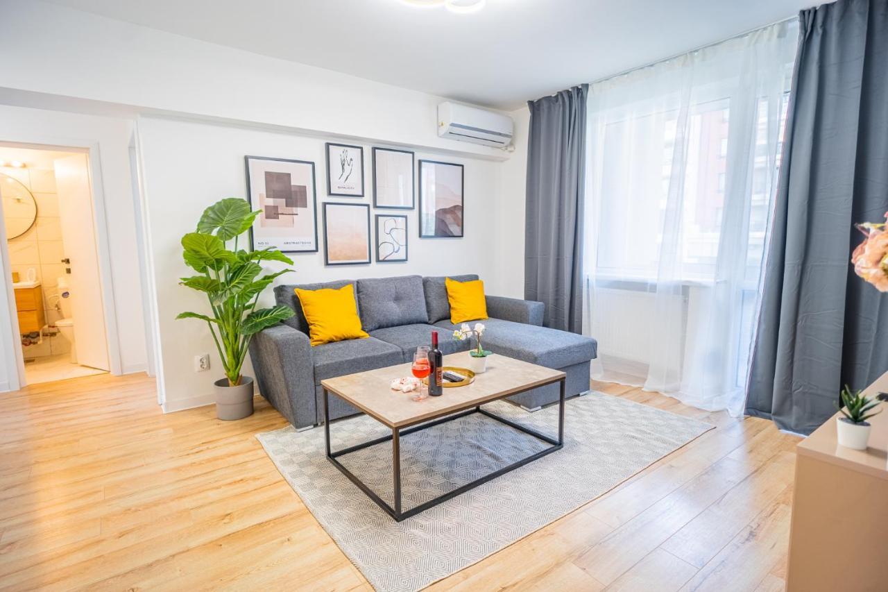 Refreshingly Chic: Newly Renovated 2Br Apartment Bucarest Exterior foto