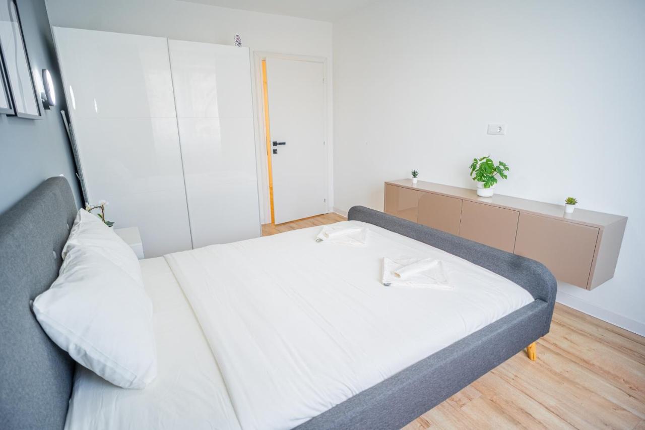 Refreshingly Chic: Newly Renovated 2Br Apartment Bucarest Exterior foto