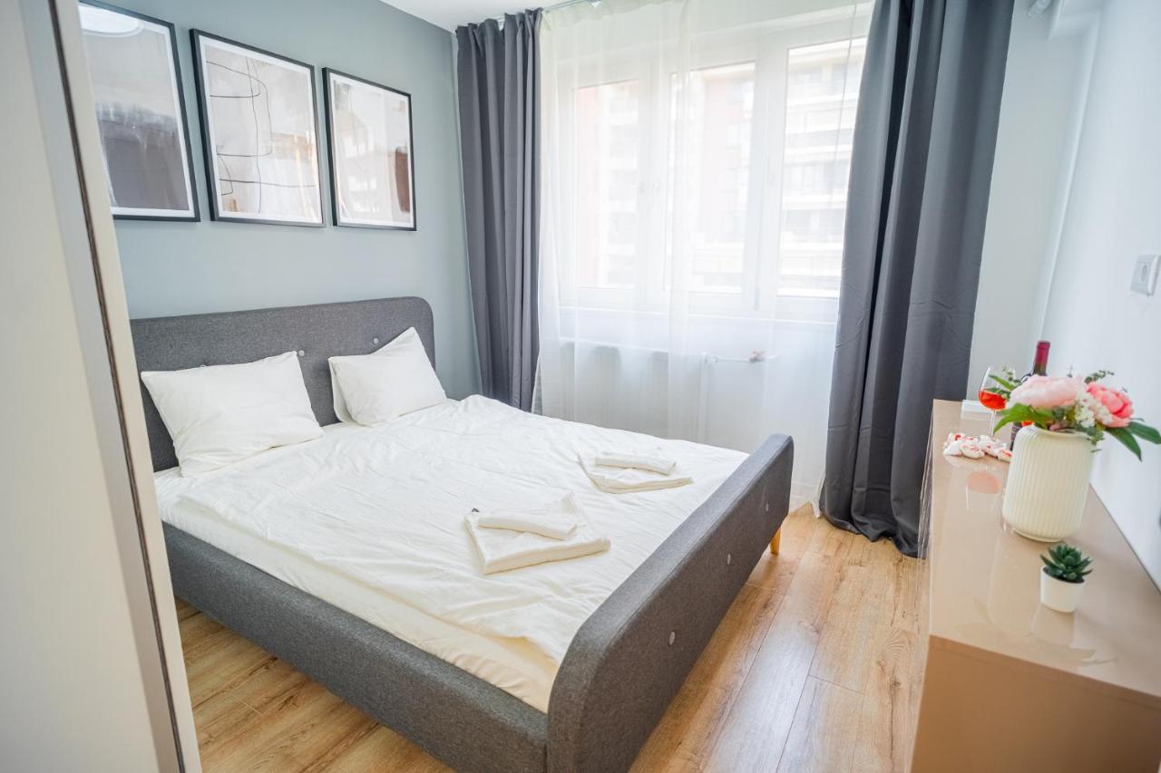 Refreshingly Chic: Newly Renovated 2Br Apartment Bucarest Exterior foto