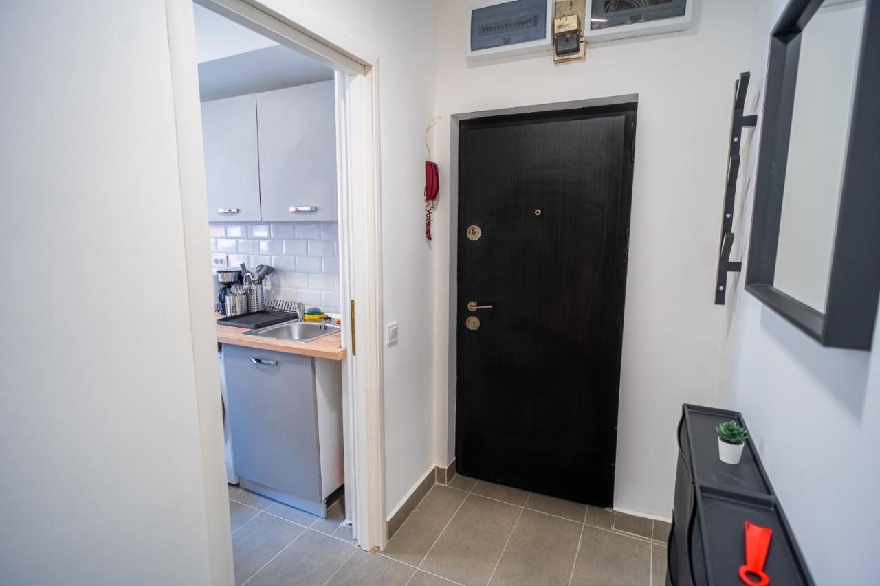Refreshingly Chic: Newly Renovated 2Br Apartment Bucarest Exterior foto