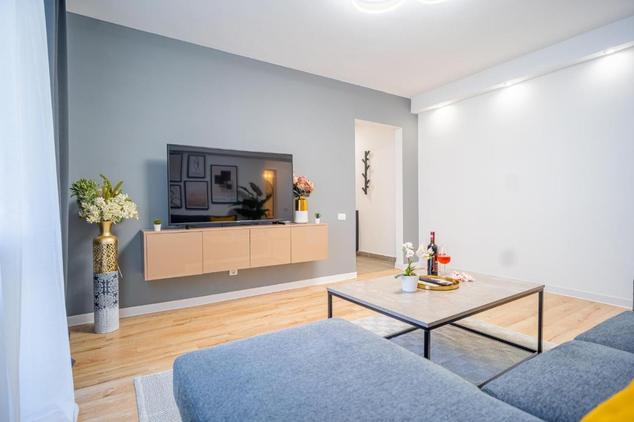 Refreshingly Chic: Newly Renovated 2Br Apartment Bucarest Exterior foto