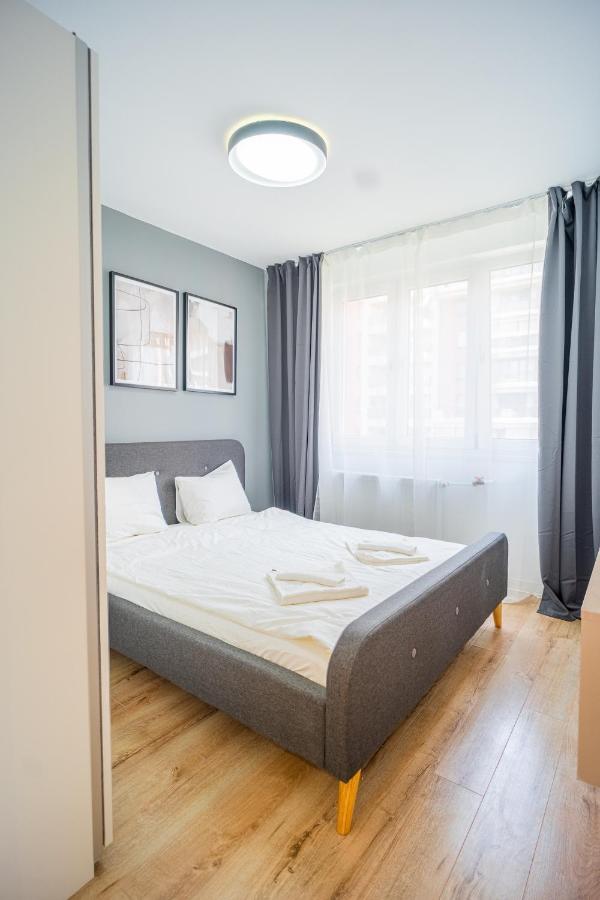 Refreshingly Chic: Newly Renovated 2Br Apartment Bucarest Exterior foto